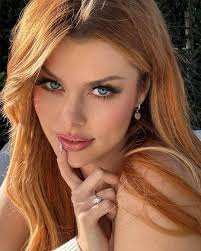 Elly Clutch Net Worth